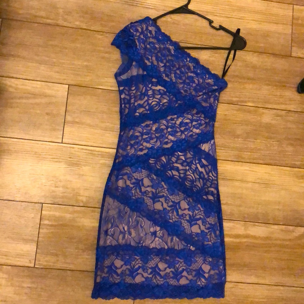 Bebe small asymmetrical lace dress